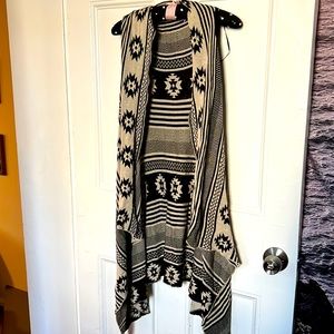 Flowy  Aztec black and white vest sweater